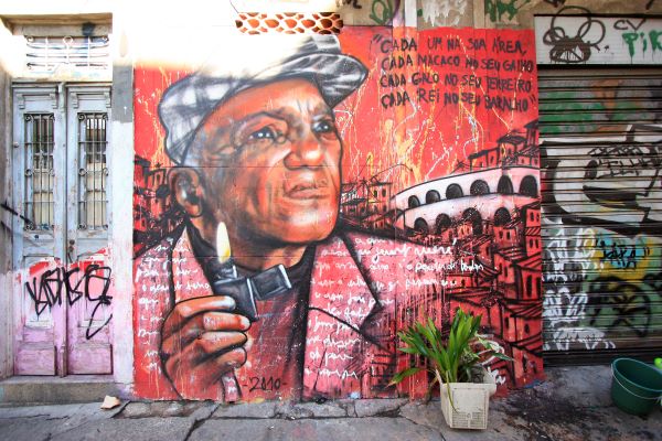 street art coloré sur les murs de Lapa à Rio de Janeiro