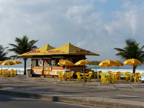 Pause au café avec vue sur la plage de Barra da Tijuca